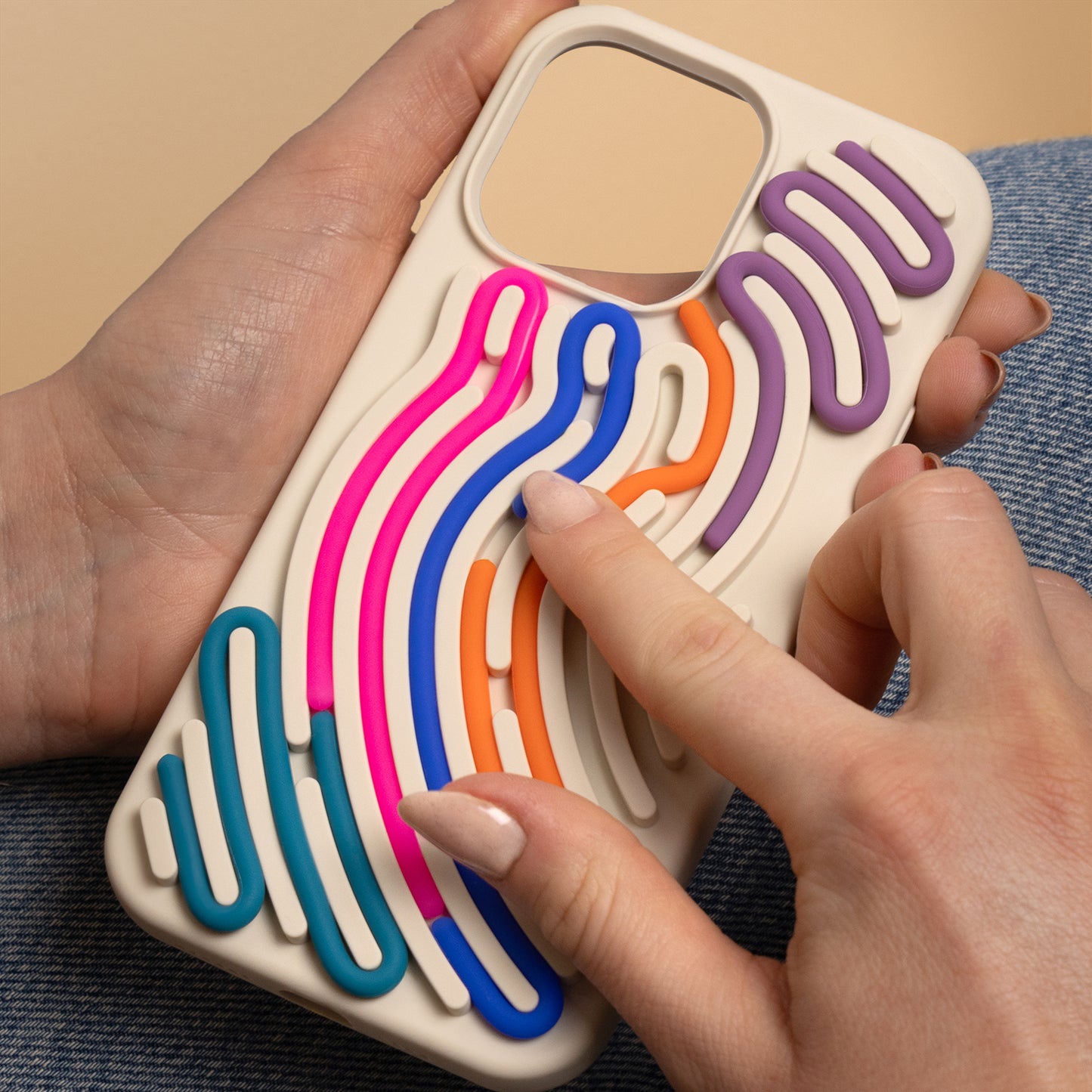 Snake silikonski ovitek za iPhone 17 Pro 6,3" - bež