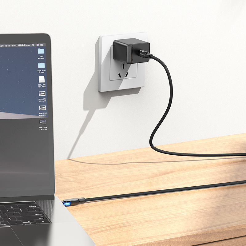 Polnilni in podatkovni kabel "BU41 rotating" USB C - USB C – Borofone – Črna