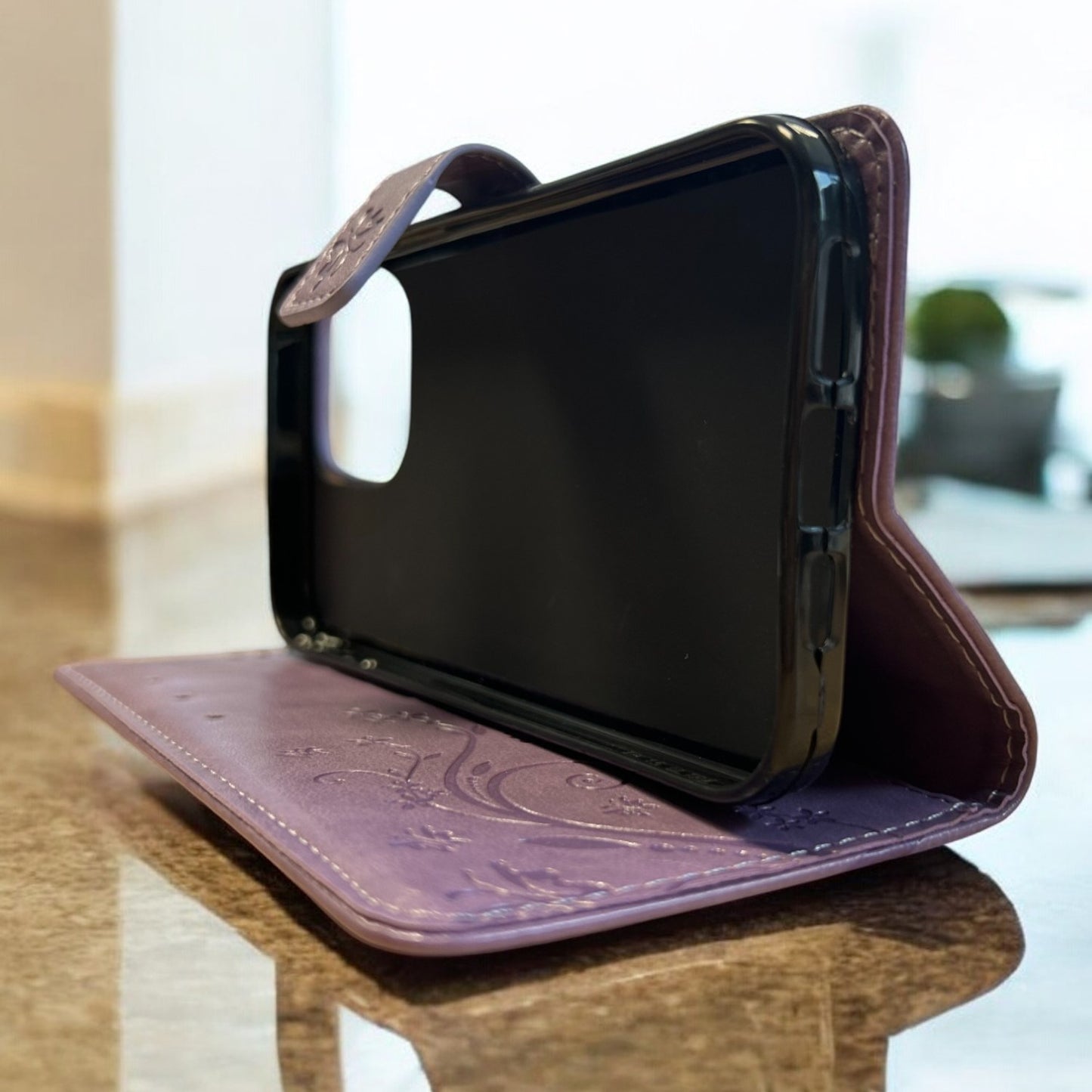 Preklopna torbica "Tree" za iPhone 15 Pro Max – Infostyle