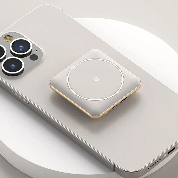 Magnetna polnilna postaja 10.000mAh – Infostyle